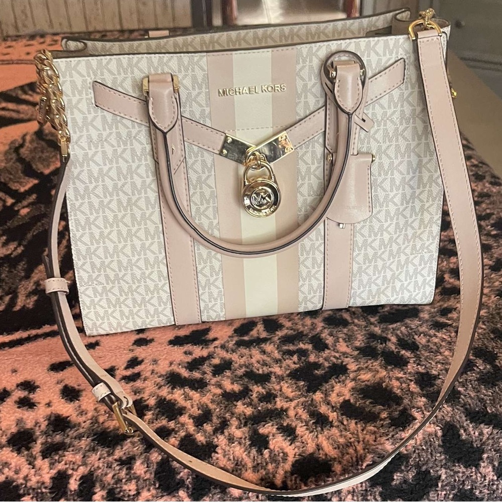 Micheal Kors Purse